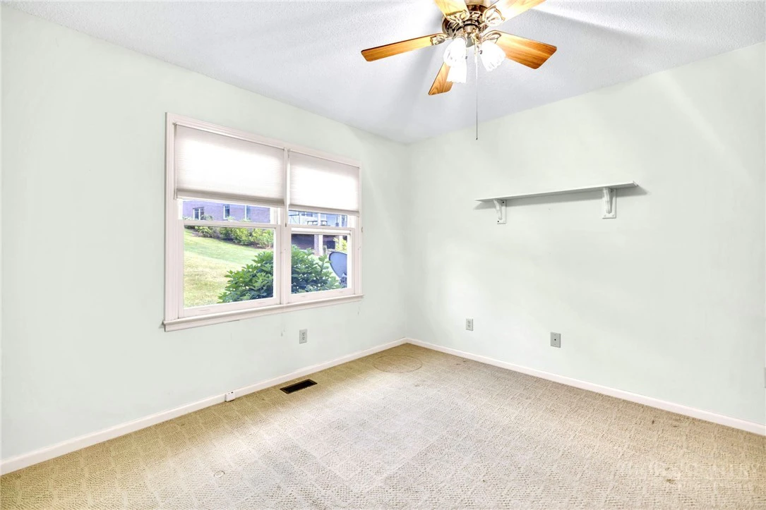 Image number 3 for the current listing