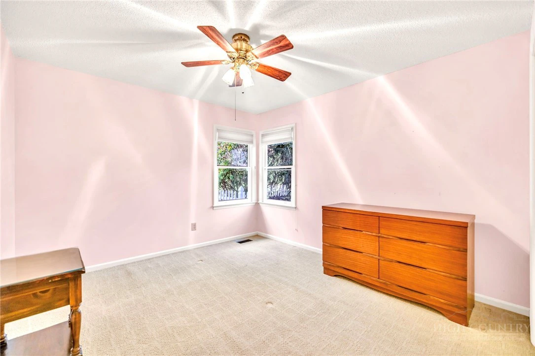 Image number 9 for the current listing