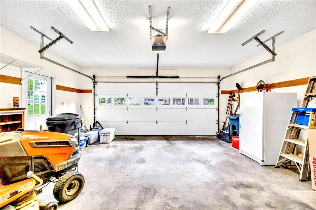 Image number 8 for the current listing