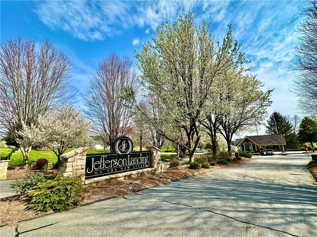 Image number 13 for the current listing