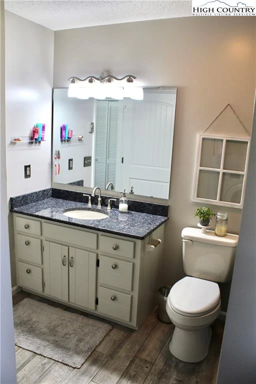 Image number 3 for the current listing