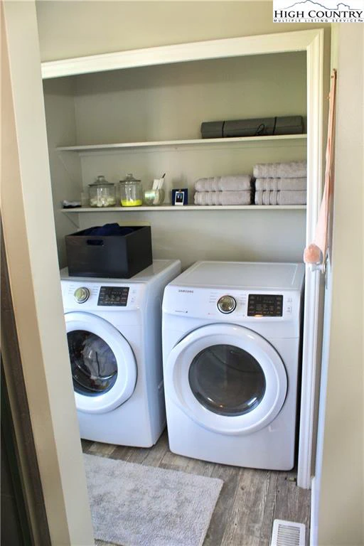 Image number 4 for the current listing