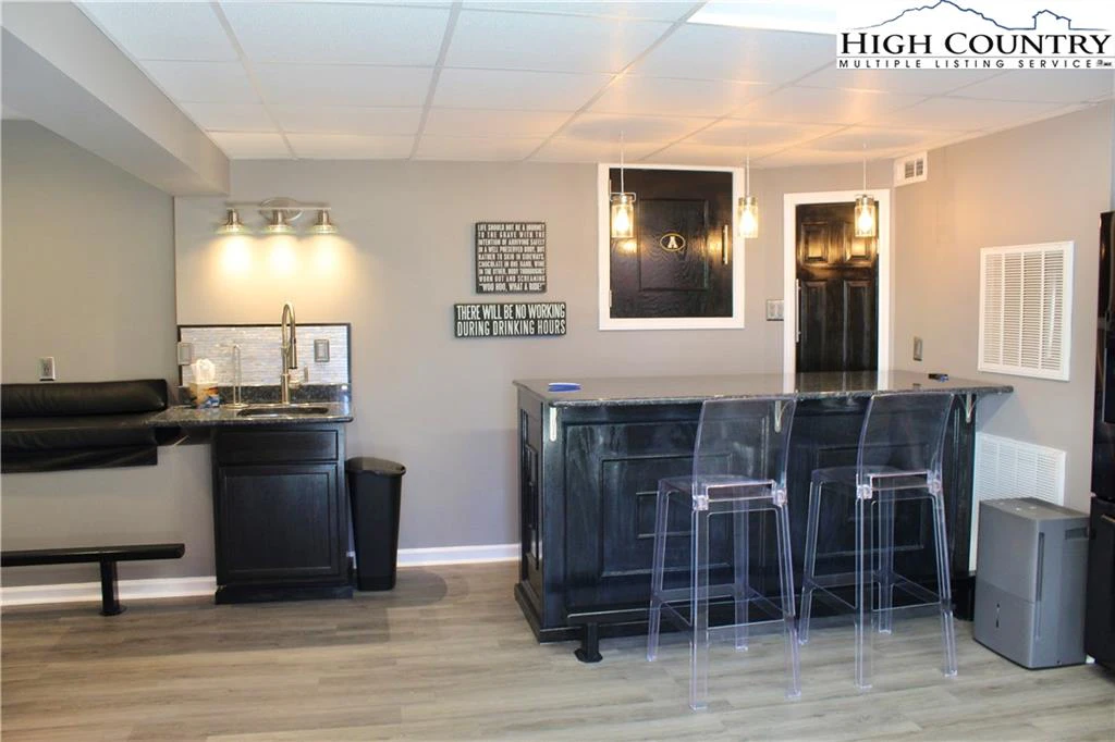 Image number 6 for the current listing