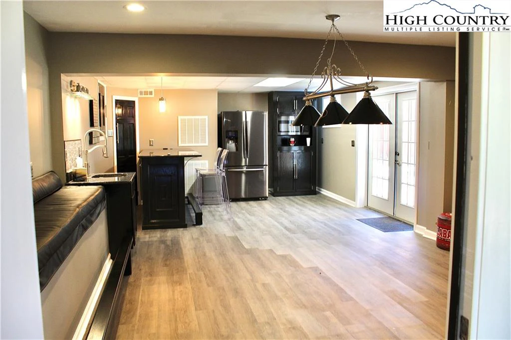 Image number 8 for the current listing
