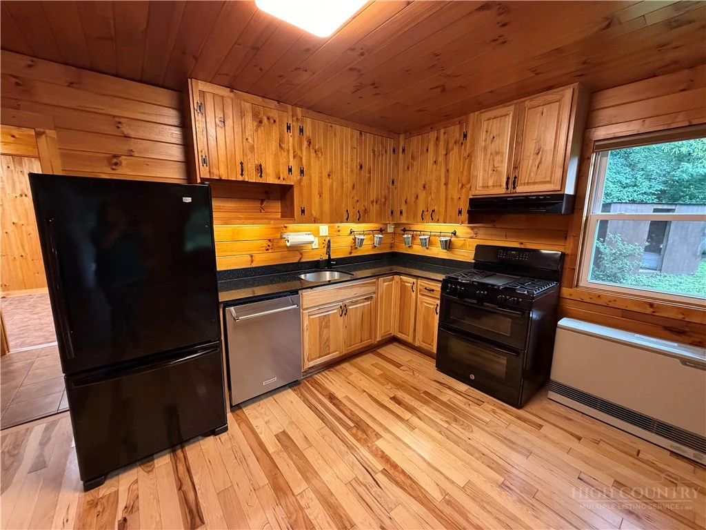 Image number 7 for the current listing