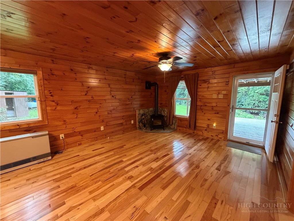 Image number 8 for the current listing