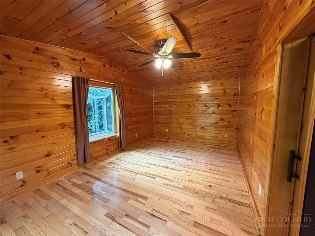 Image number 10 for the current listing