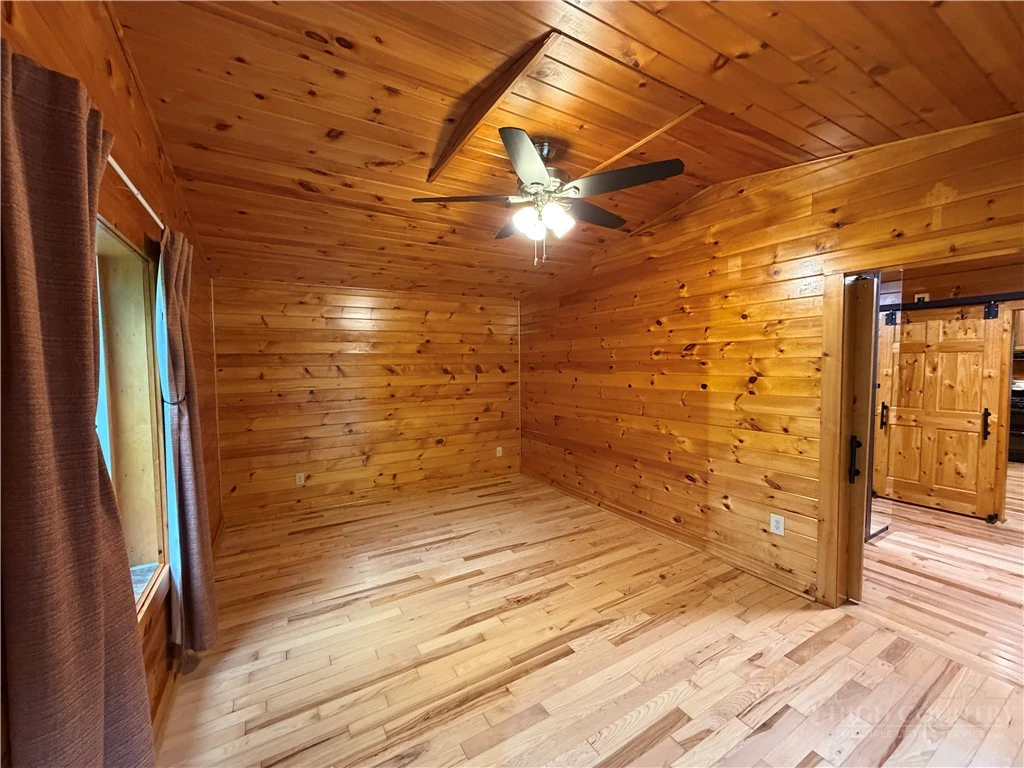 Image number 11 for the current listing