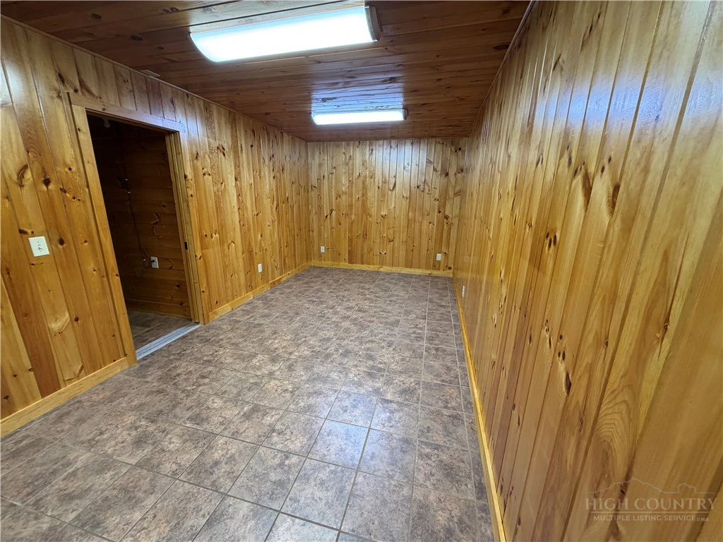 Image number 20 for the current listing
