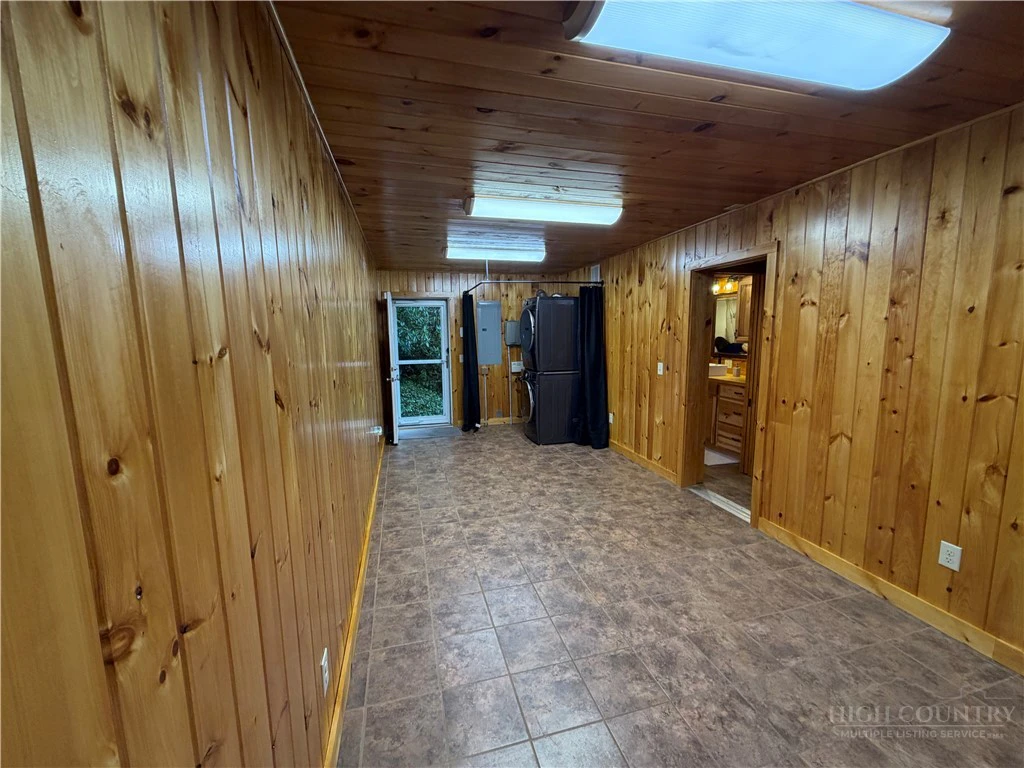 Image number 21 for the current listing