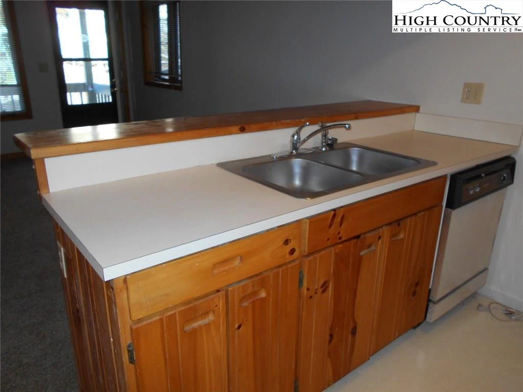 Image number 4 for the current listing