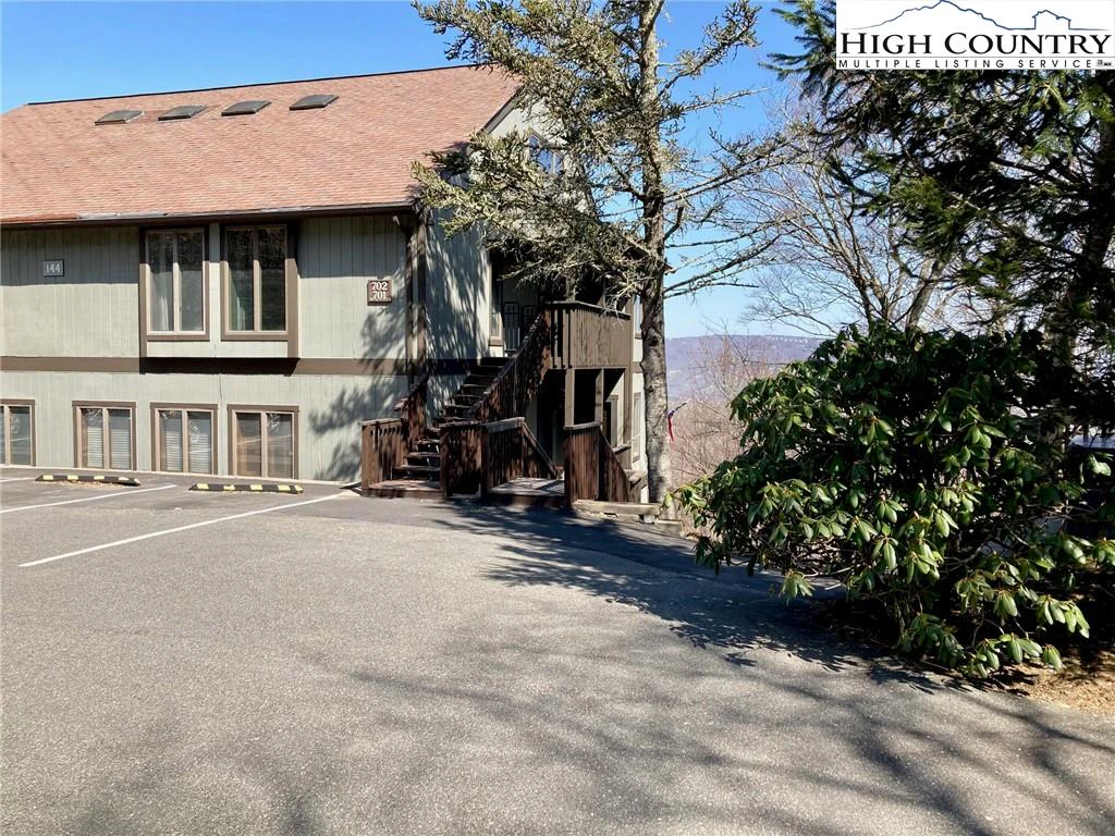 Image number 1 for the current listing