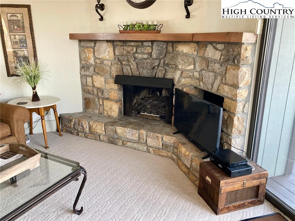 Image number 6 for the current listing