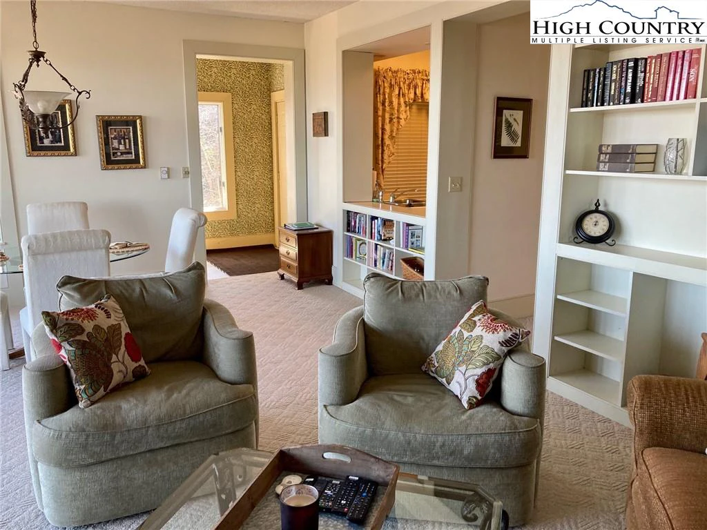 Image number 5 for the current listing