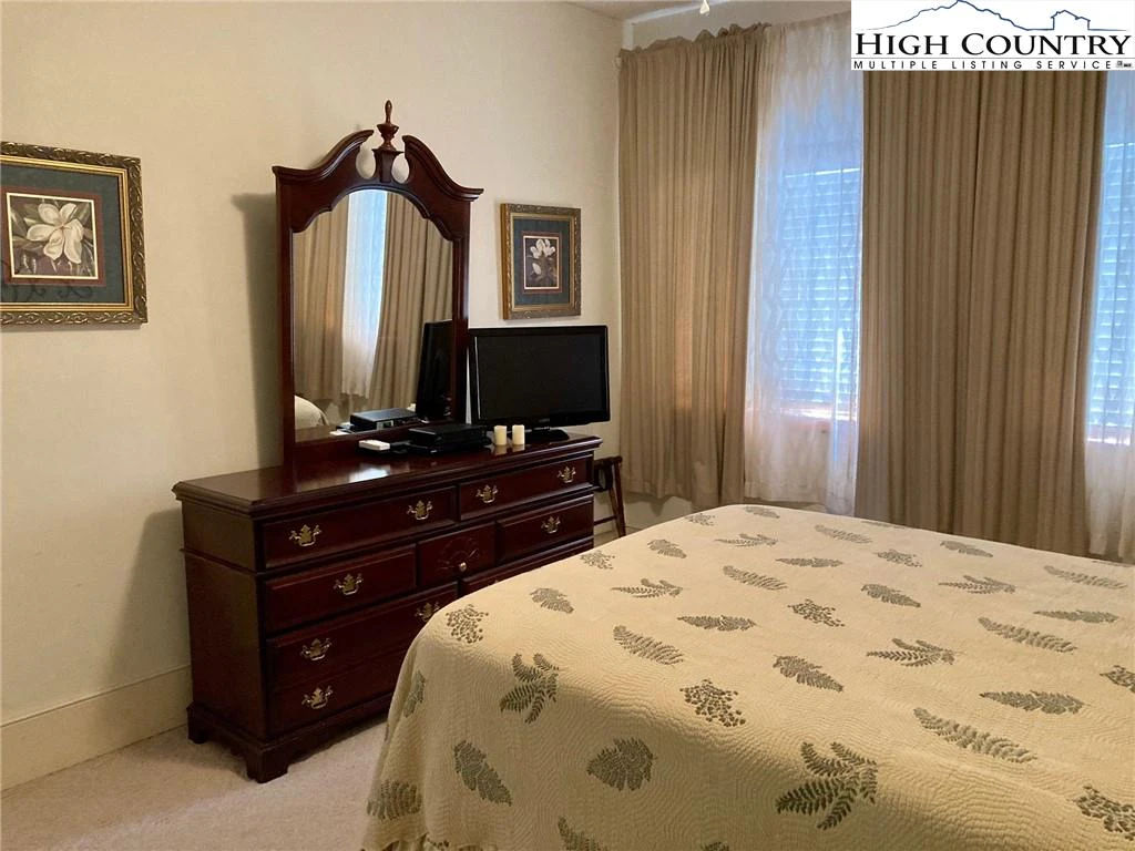 Image number 13 for the current listing