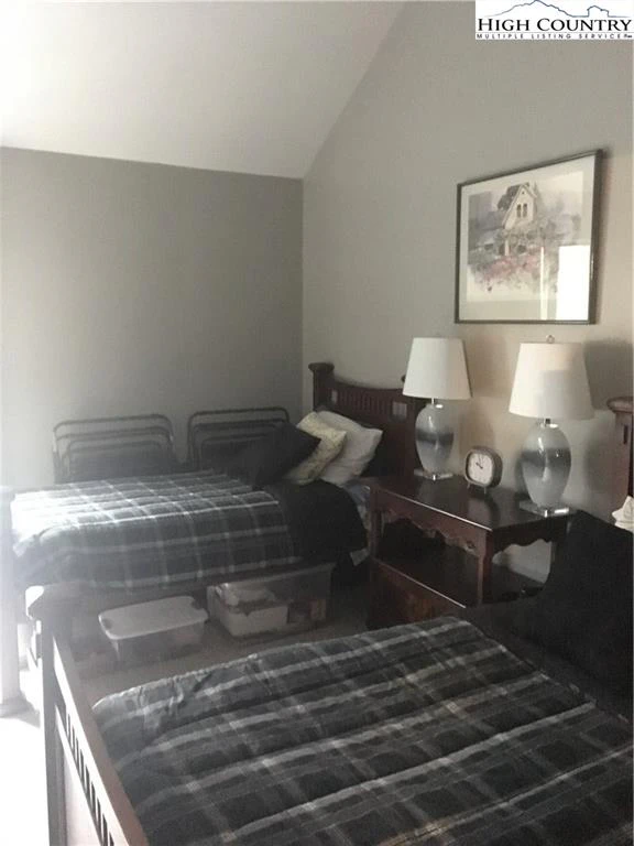 Image number 3 for the current listing