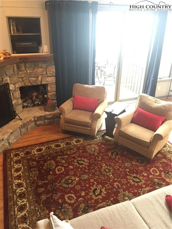 Image number 5 for the current listing