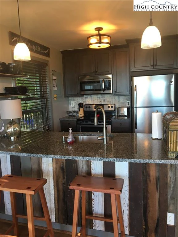 Image number 11 for the current listing