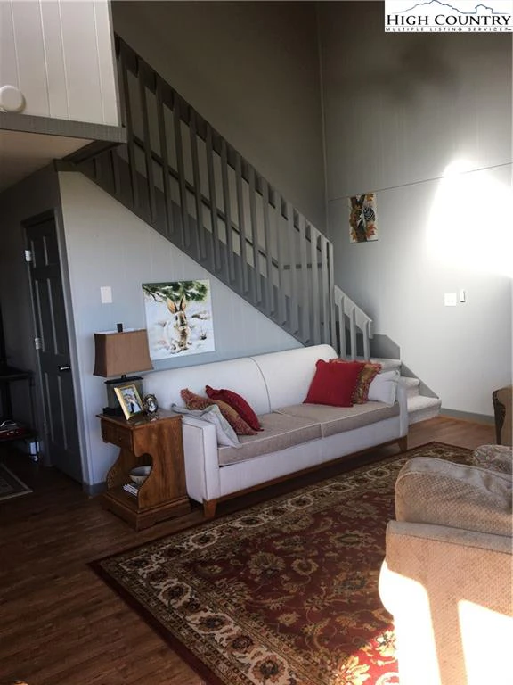 Image number 13 for the current listing