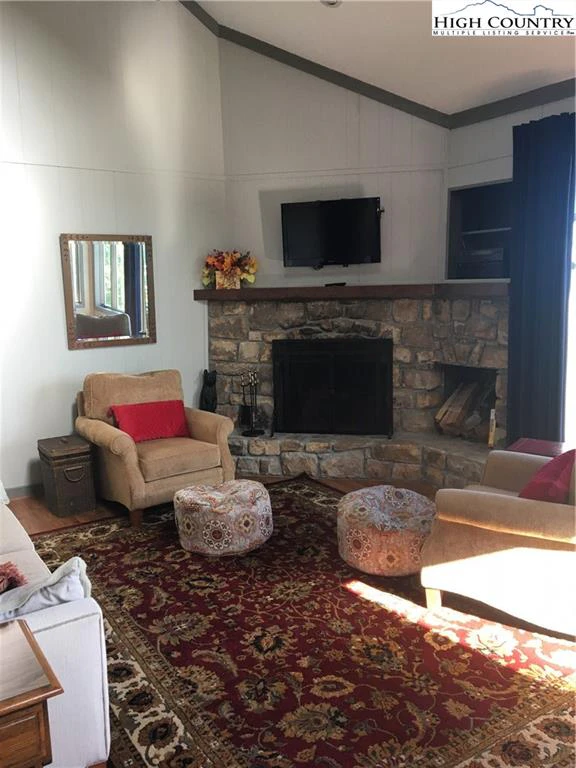 Image number 14 for the current listing