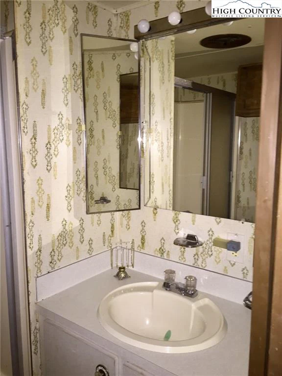 Image number 13 for the current listing