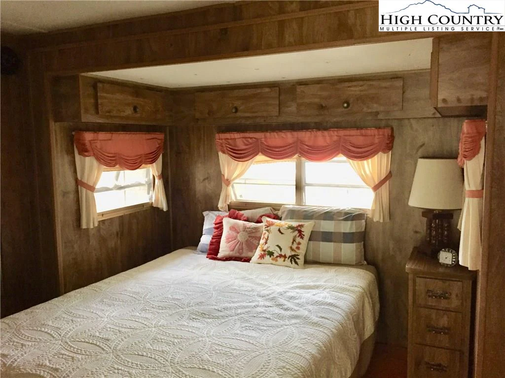 Image number 12 for the current listing