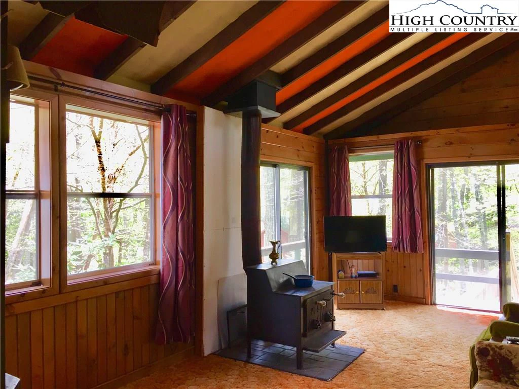Image number 19 for the current listing