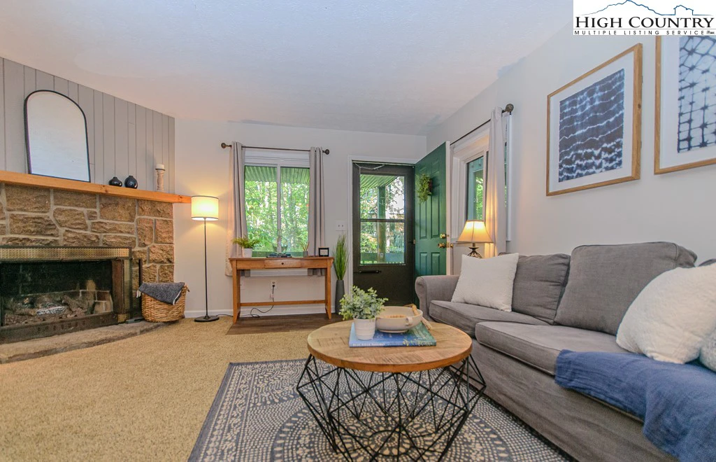 Image number 1 for the current listing