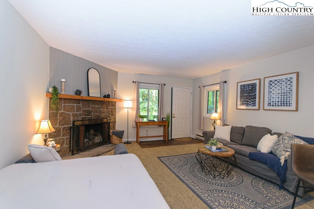 Image number 21 for the current listing