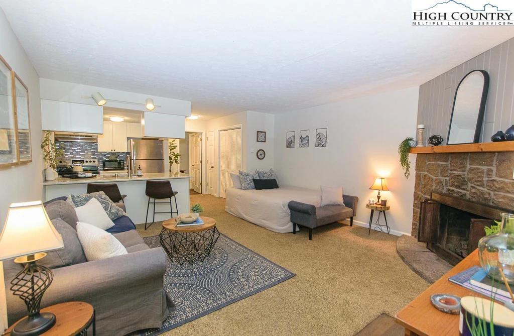 Image number 9 for the current listing