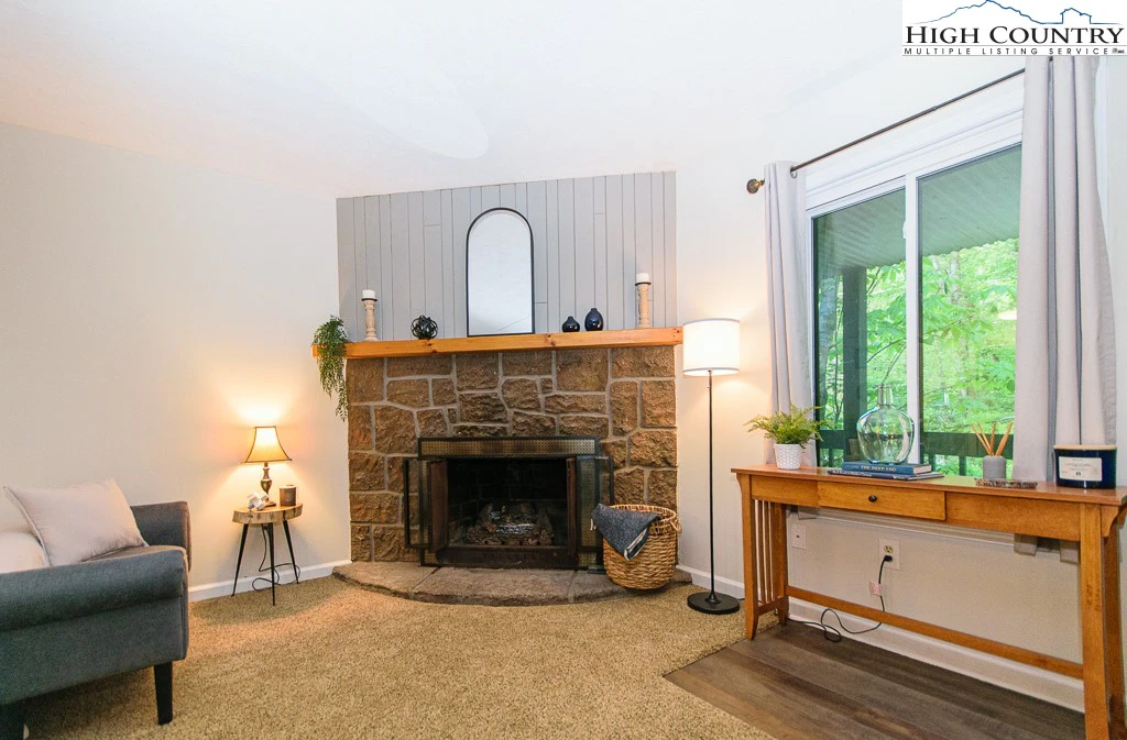 Image number 2 for the current listing