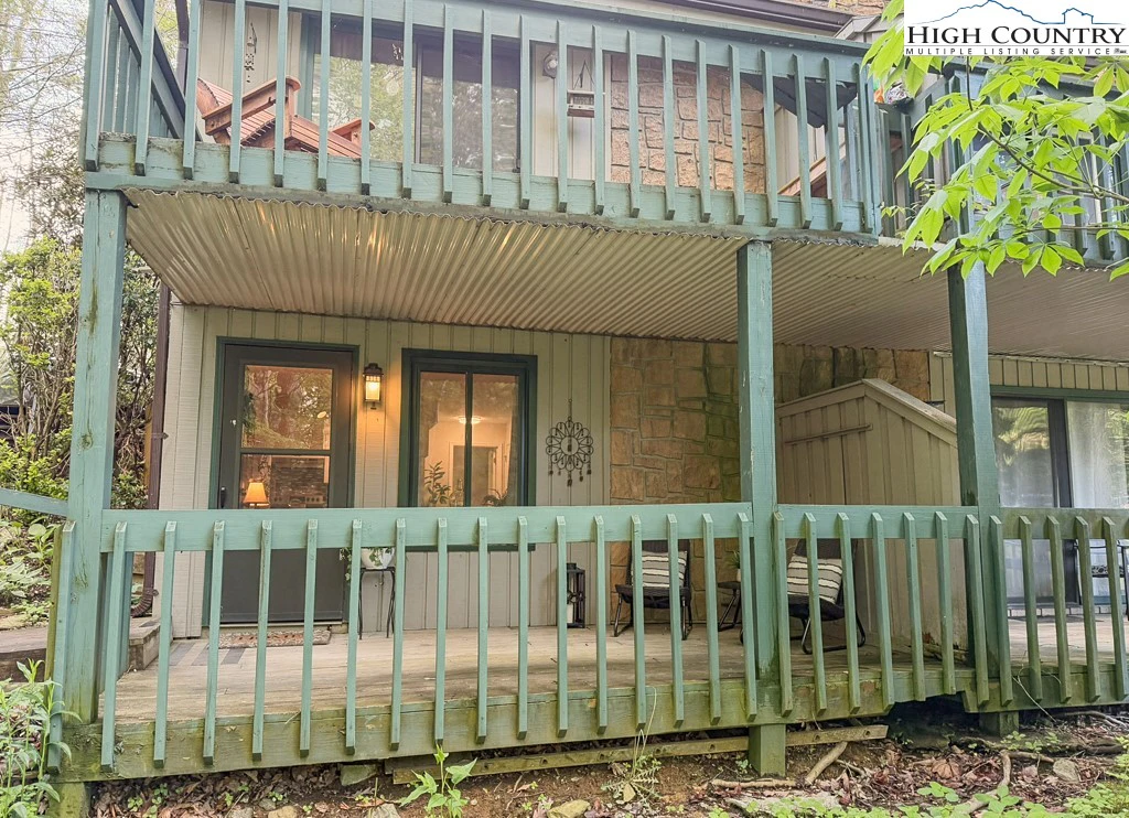 Image number 15 for the current listing