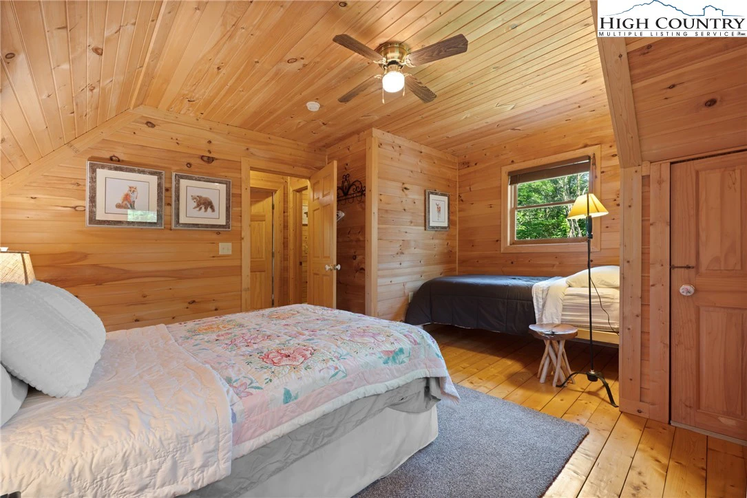 Image number 14 for the current listing
