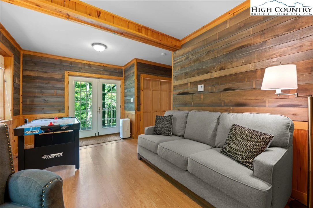 Image number 4 for the current listing