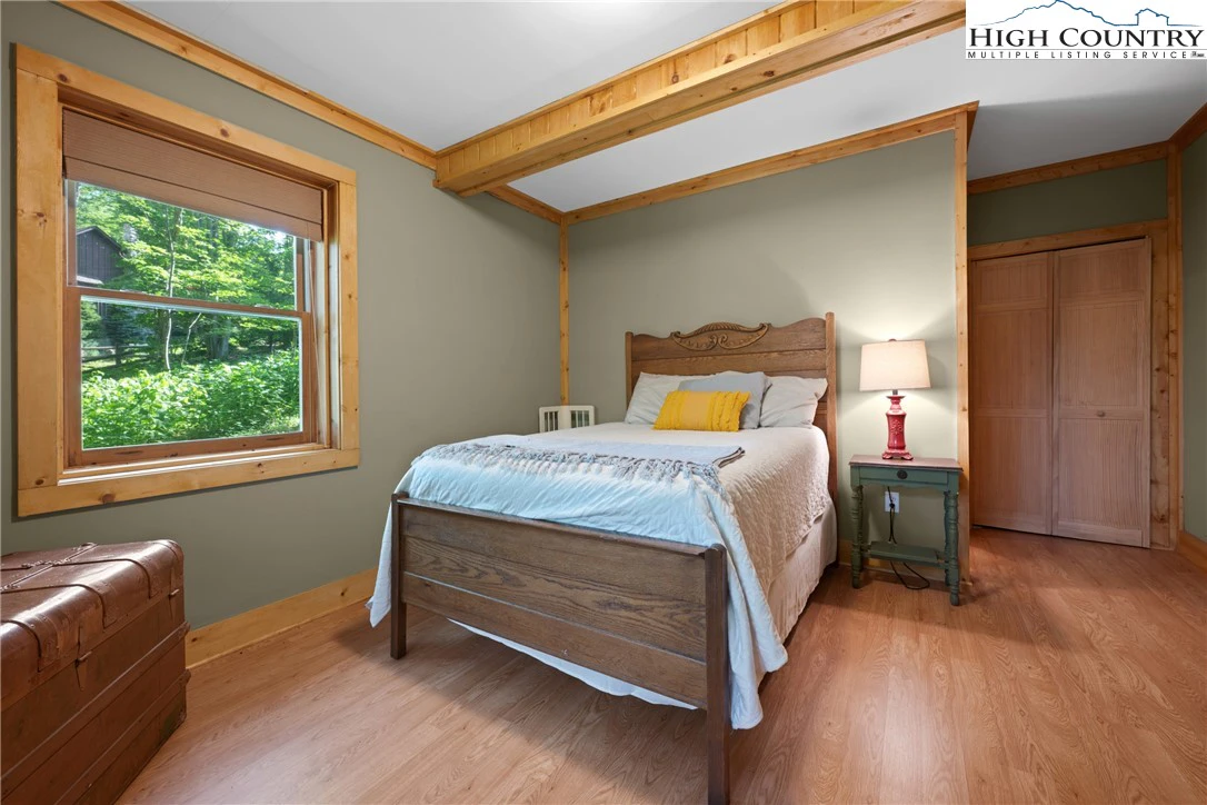 Image number 8 for the current listing