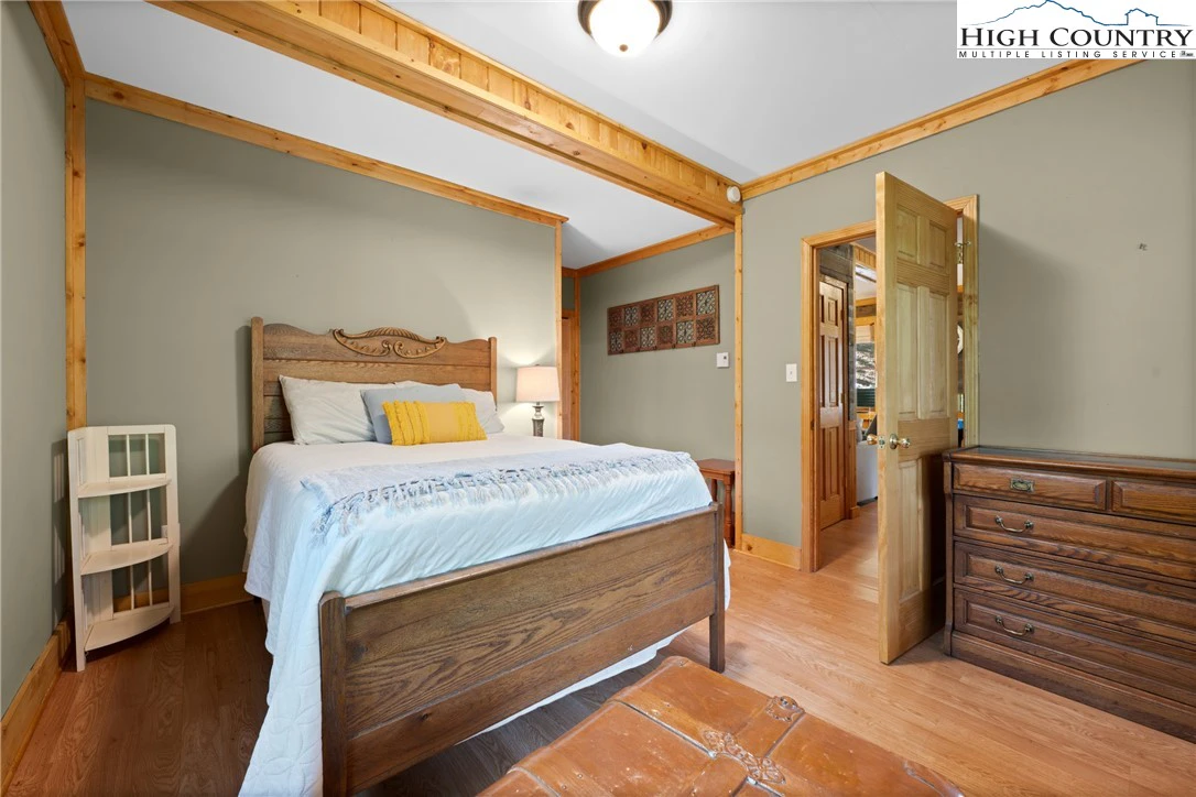 Image number 10 for the current listing