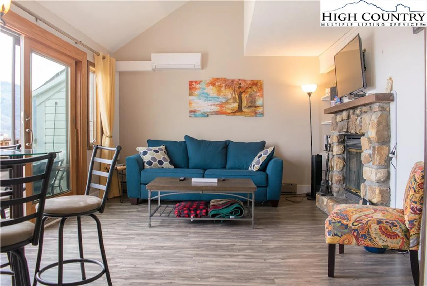 Image number 1 for the current listing