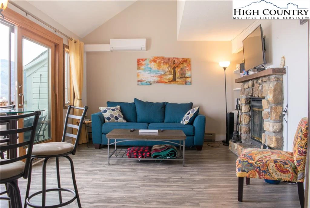 Image number 1 for the current listing