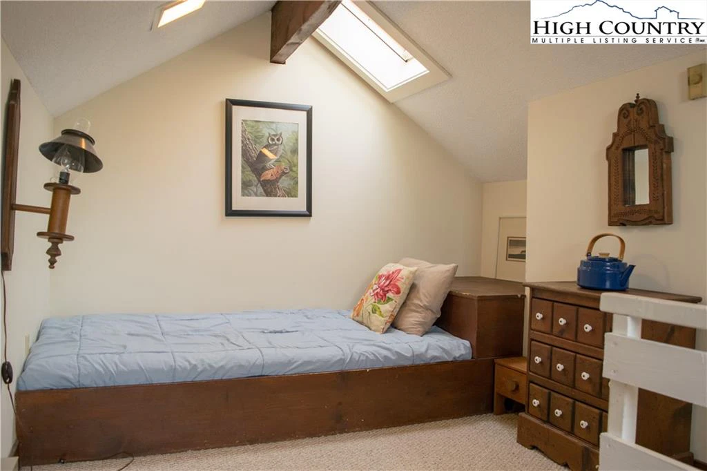 Image number 11 for the current listing