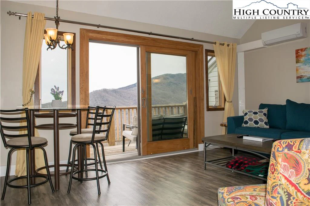 Image number 6 for the current listing