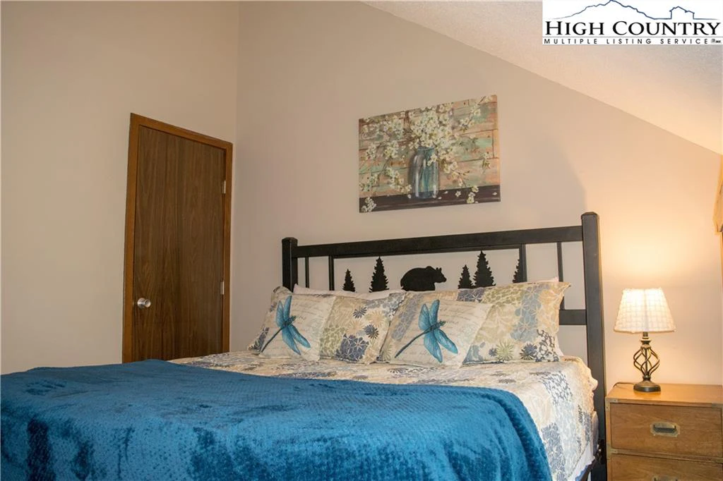 Image number 10 for the current listing