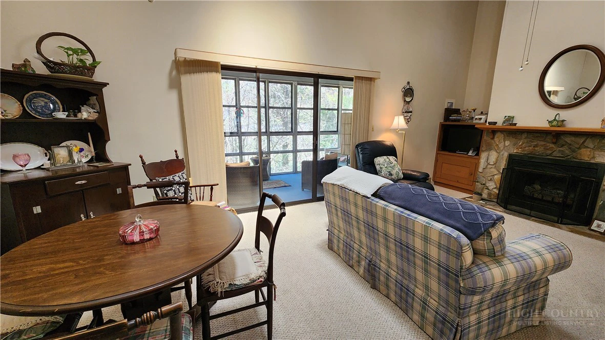 Image number 22 for the current listing