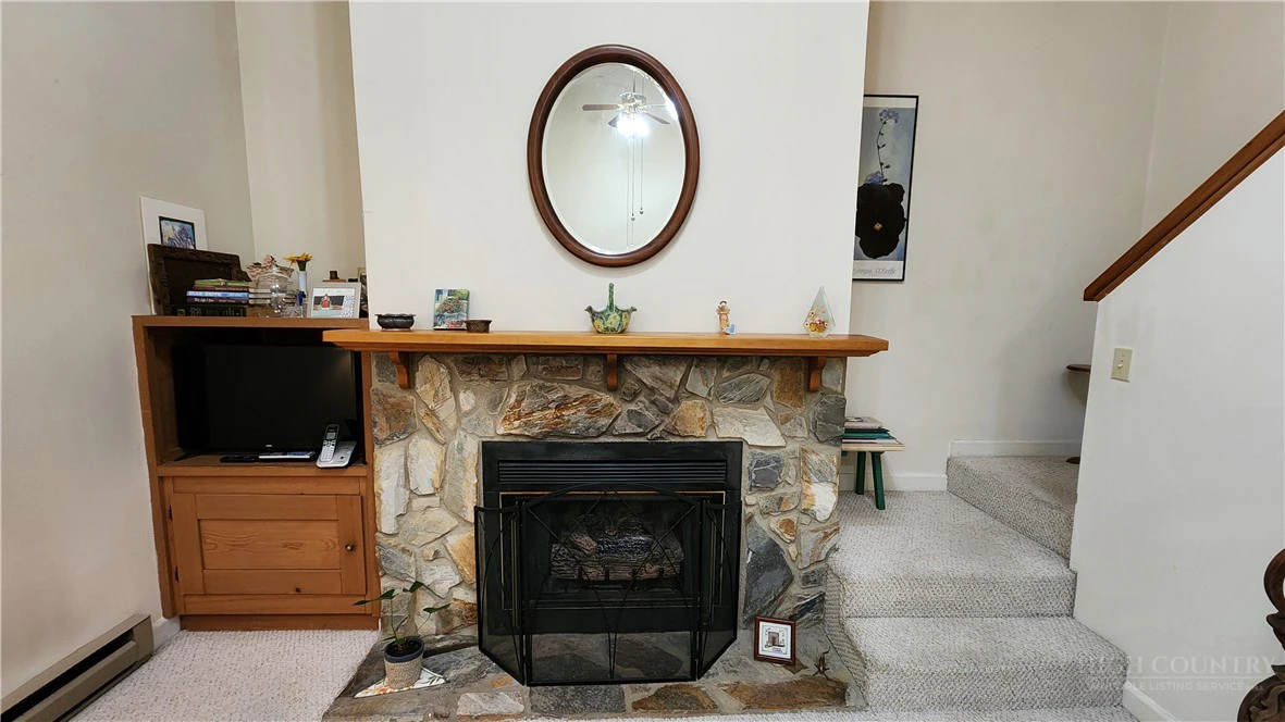 Image number 21 for the current listing