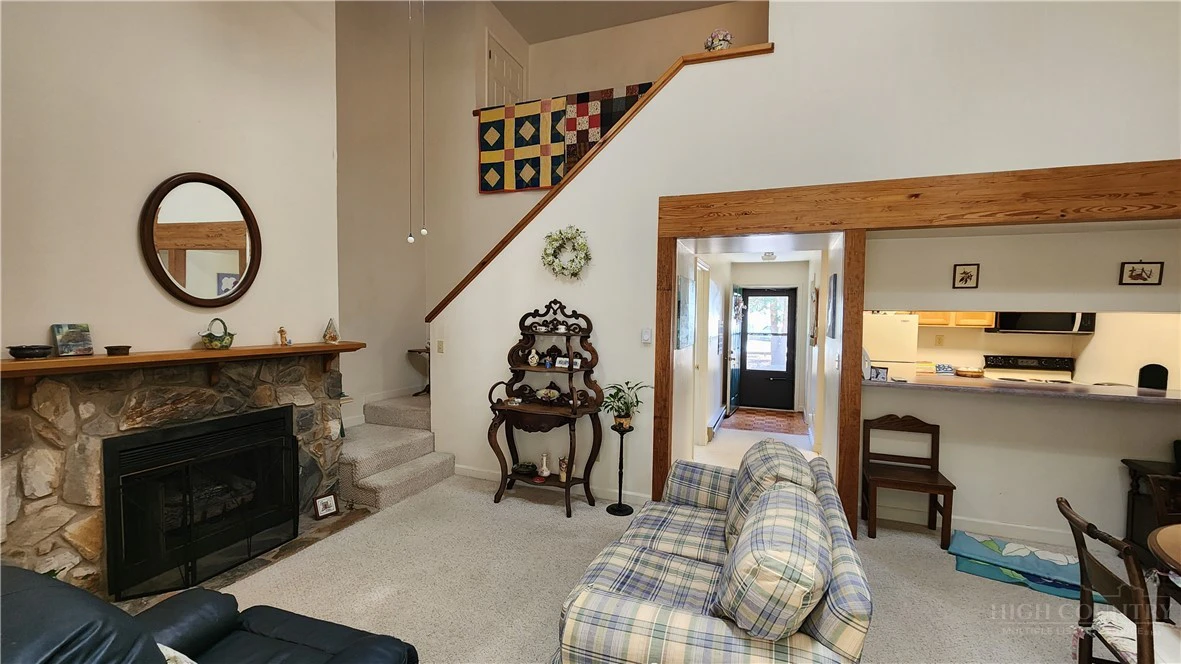 Image number 20 for the current listing