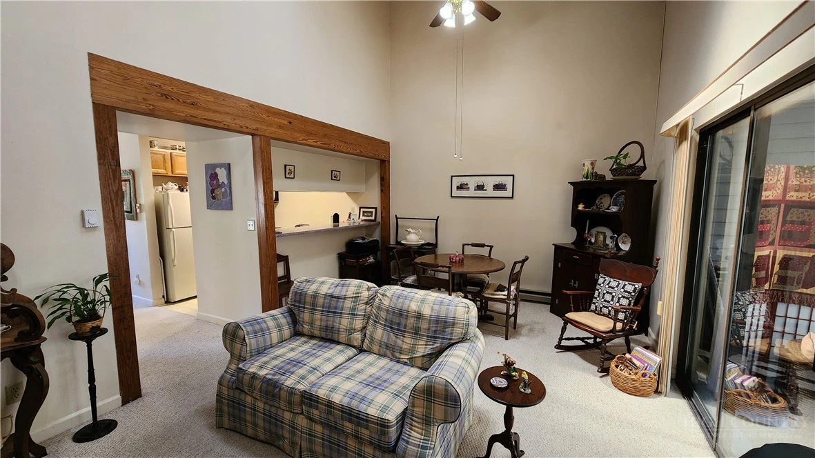 Image number 19 for the current listing