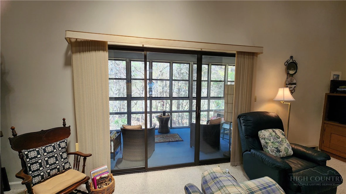 Image number 2 for the current listing