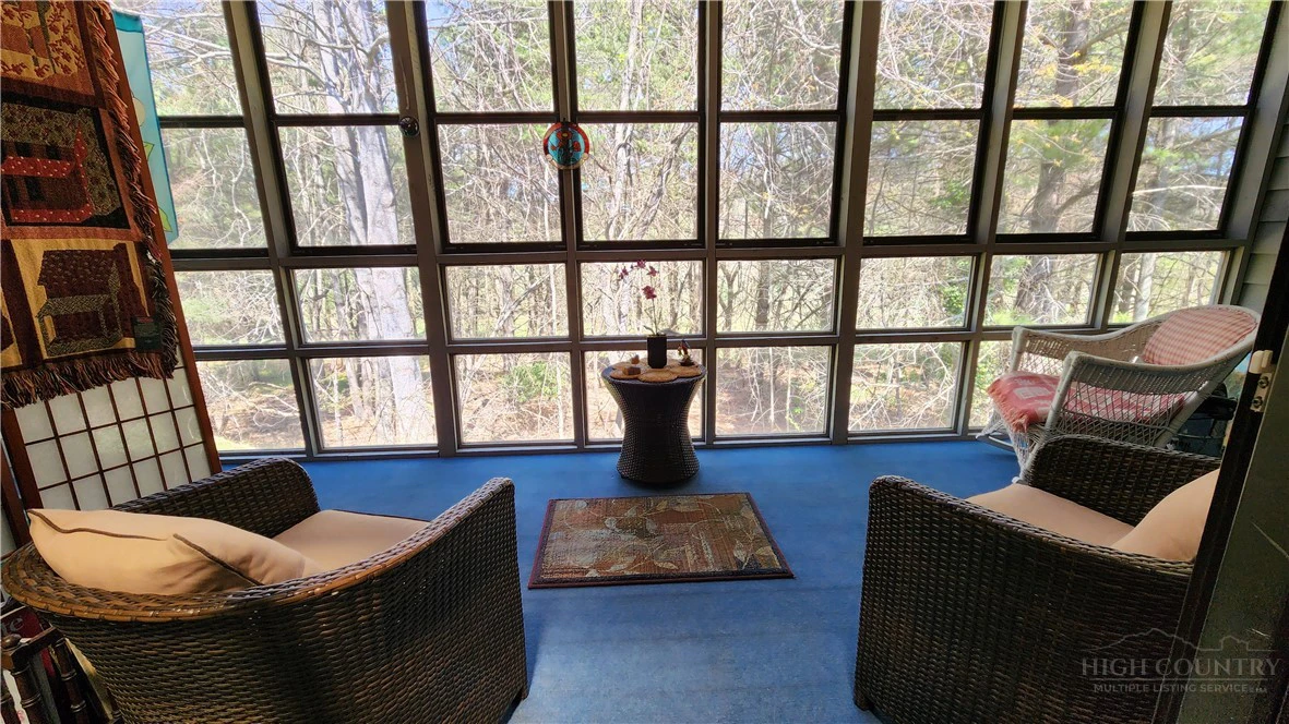 Image number 13 for the current listing