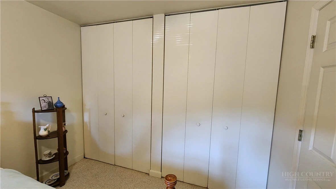 Image number 8 for the current listing