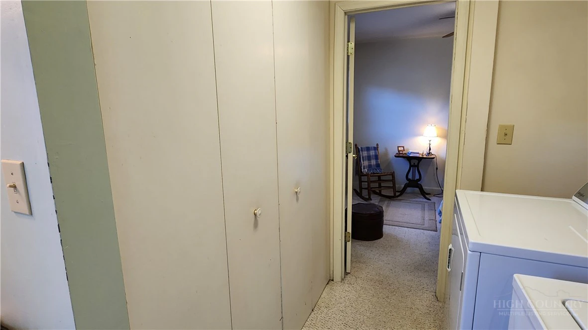 Image number 4 for the current listing