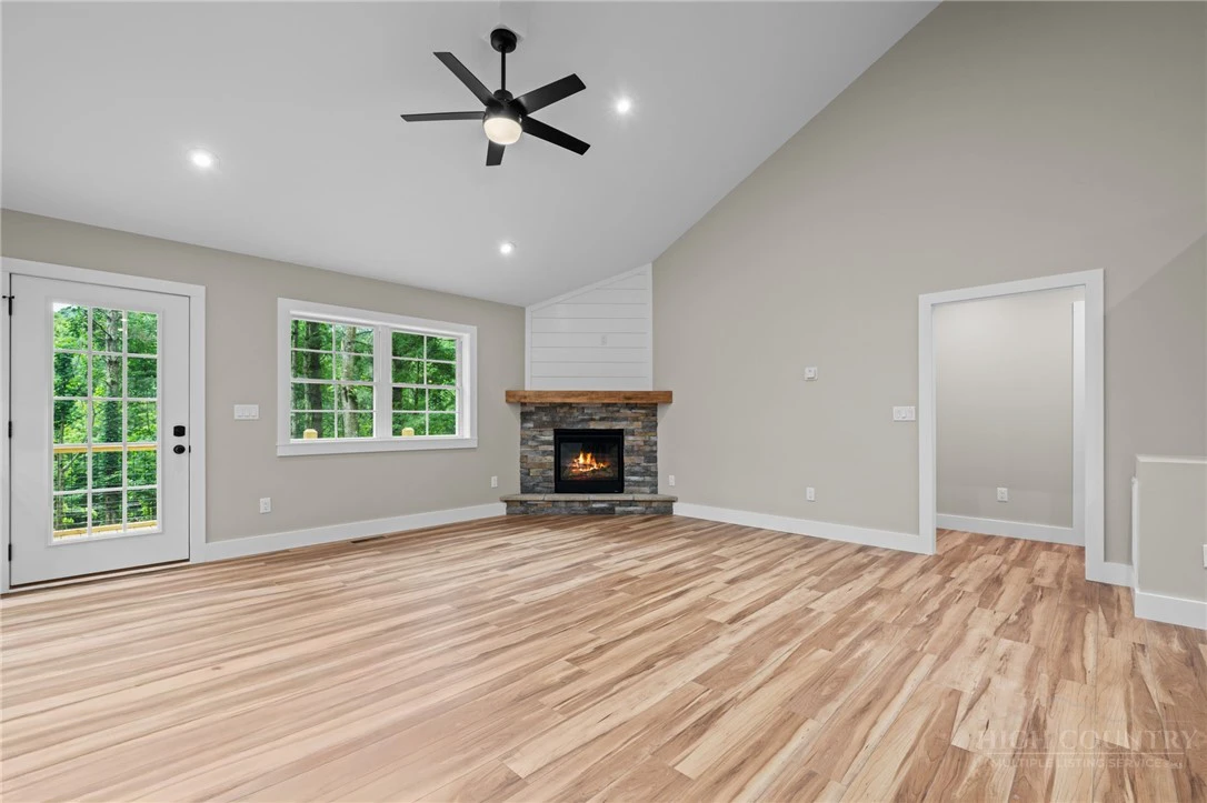 Image number 6 for the current listing